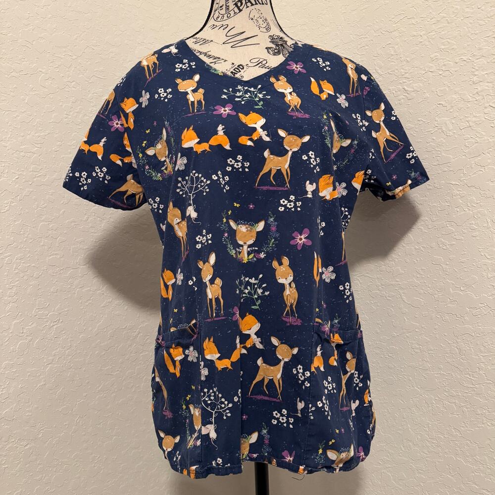 Zoe+Chloe Novelty Print Scrub Top Size Medium Deer Cartoon Spring Fun Pediatrics
